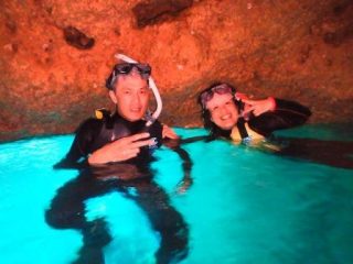 タナカさん夫妻のカヤックで青の洞窟スノーケルツアー！