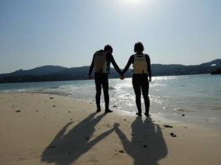 タナカさんカップルのカヤックツアー～穏やかな海をぬけて～