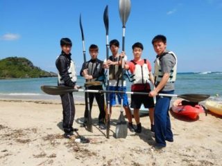 フレッシュな４人組のカヤックサーフィン！🌊