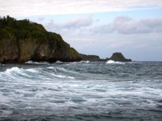 海が荒れていたので弊社スタッフは身体を鍛えにいったのです。