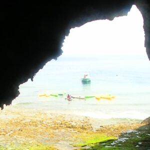 Arrived at the big cave we will leave the kayaks and get in to take a break and learn how to snorkel. Let's go and enjoy the Blue Cave.