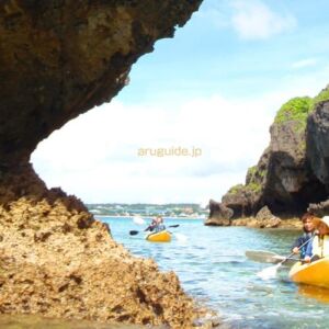 During the trip we will discover different rocks with different shapes and we will continue to enjoy the cliffside.