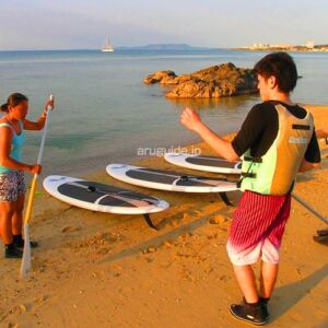 We will start first by teaching you how to do SUP. The board of the SUP is thicker than other boards, the stablity is greater,so it's easier.