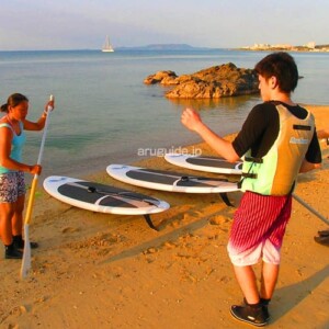 We will start first by teaching you how to do SUP. The board of the SUP is thicker than other boards, the stablity is greater,so it's easier.